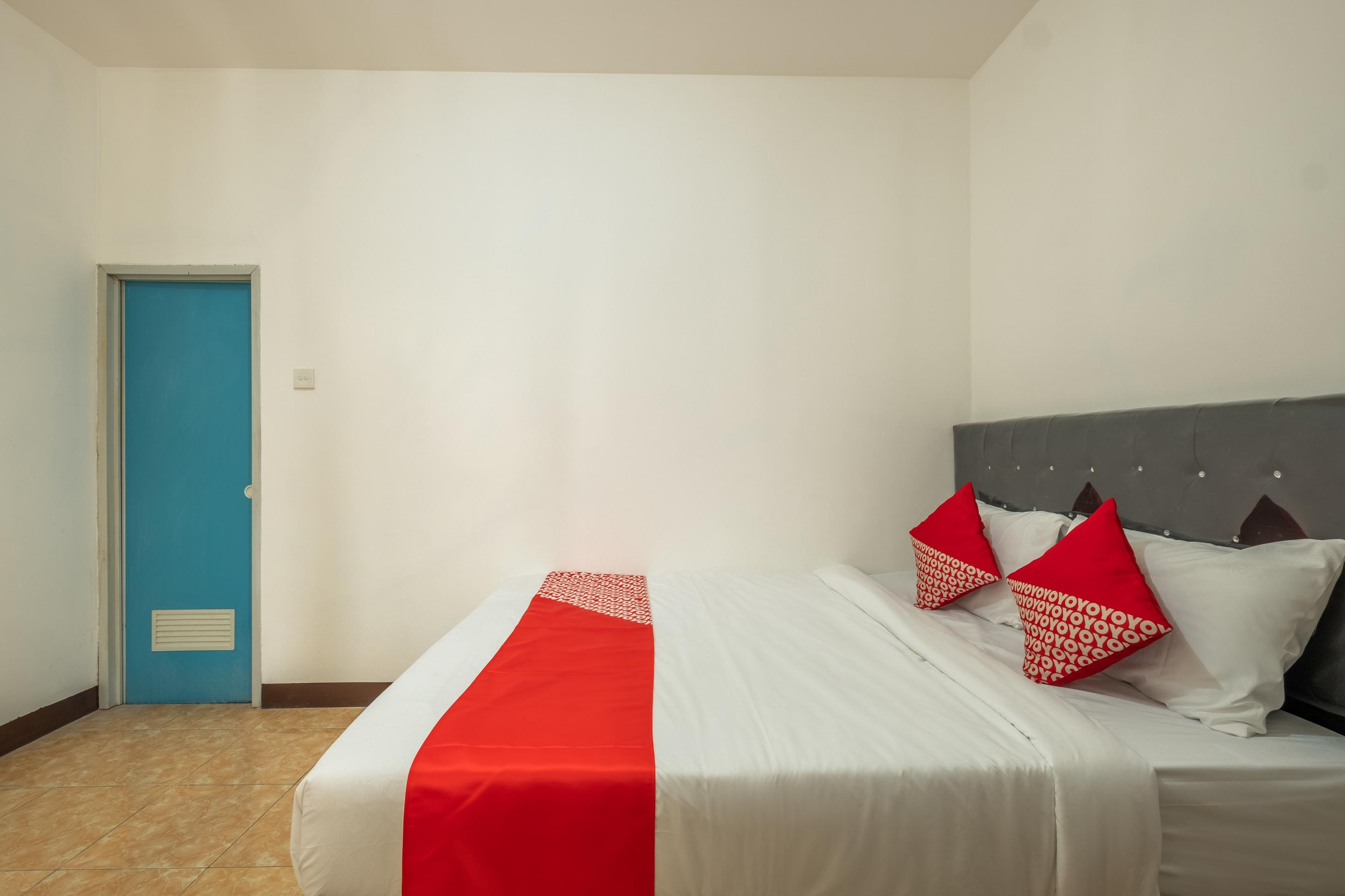 Oyo 1460 Anyelir Residence Cirebon Esterno foto