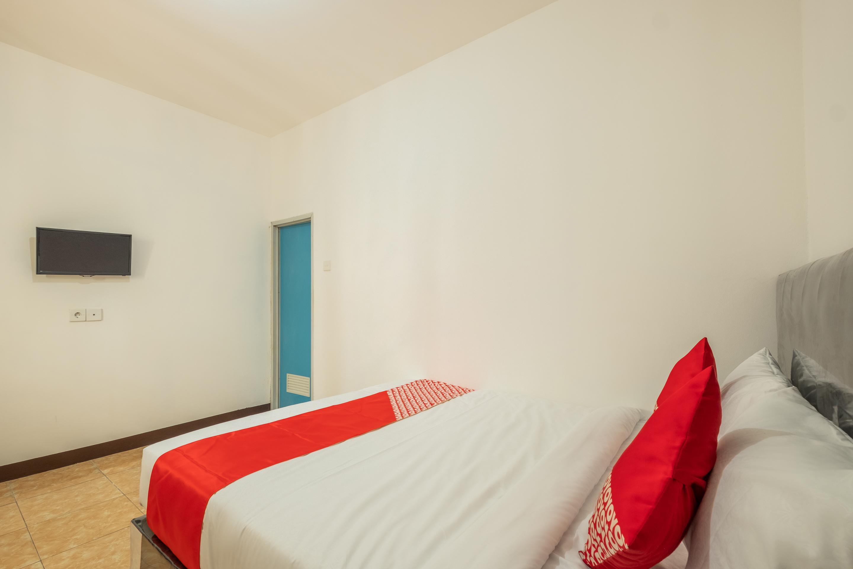 Oyo 1460 Anyelir Residence Cirebon Esterno foto