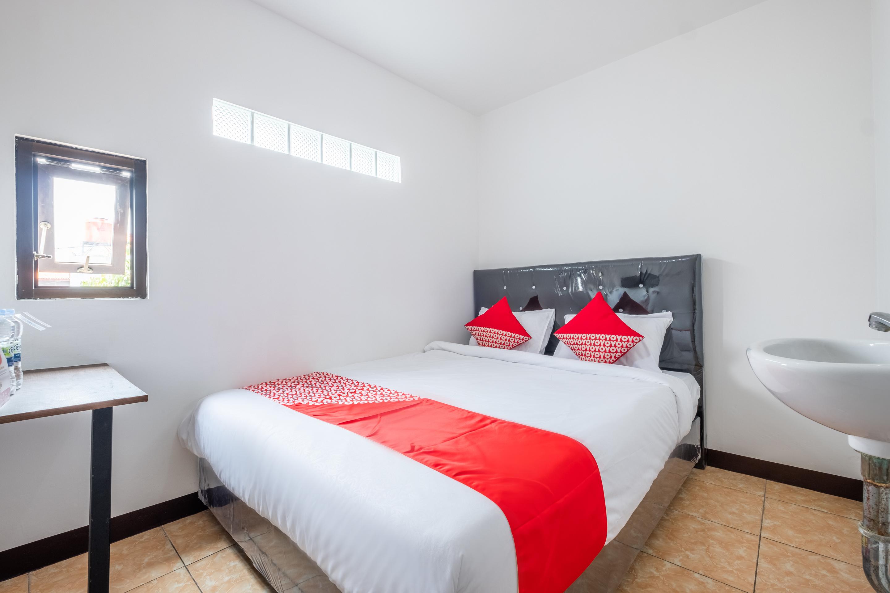Oyo 1460 Anyelir Residence Cirebon Esterno foto