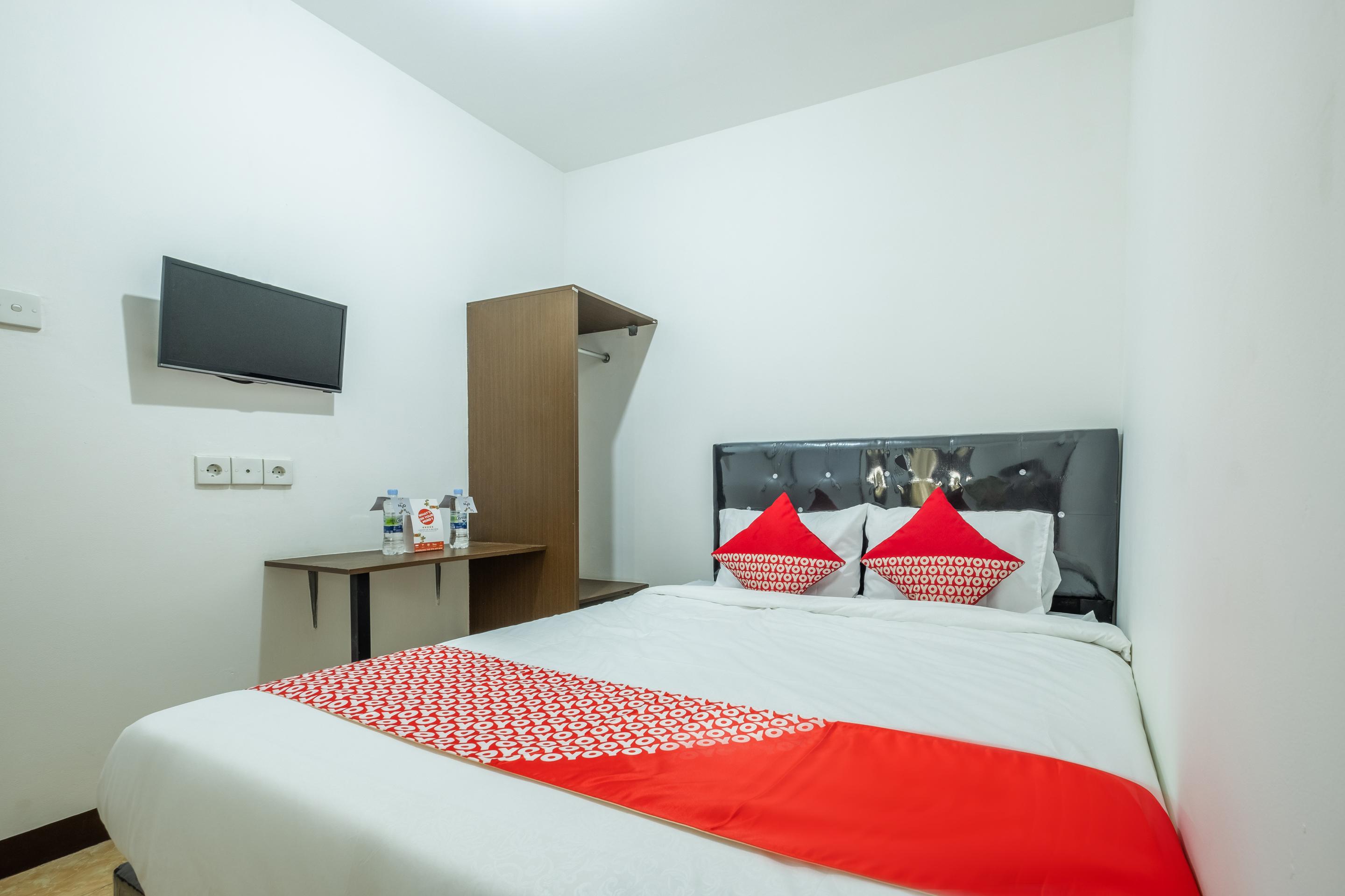 Oyo 1460 Anyelir Residence Cirebon Esterno foto