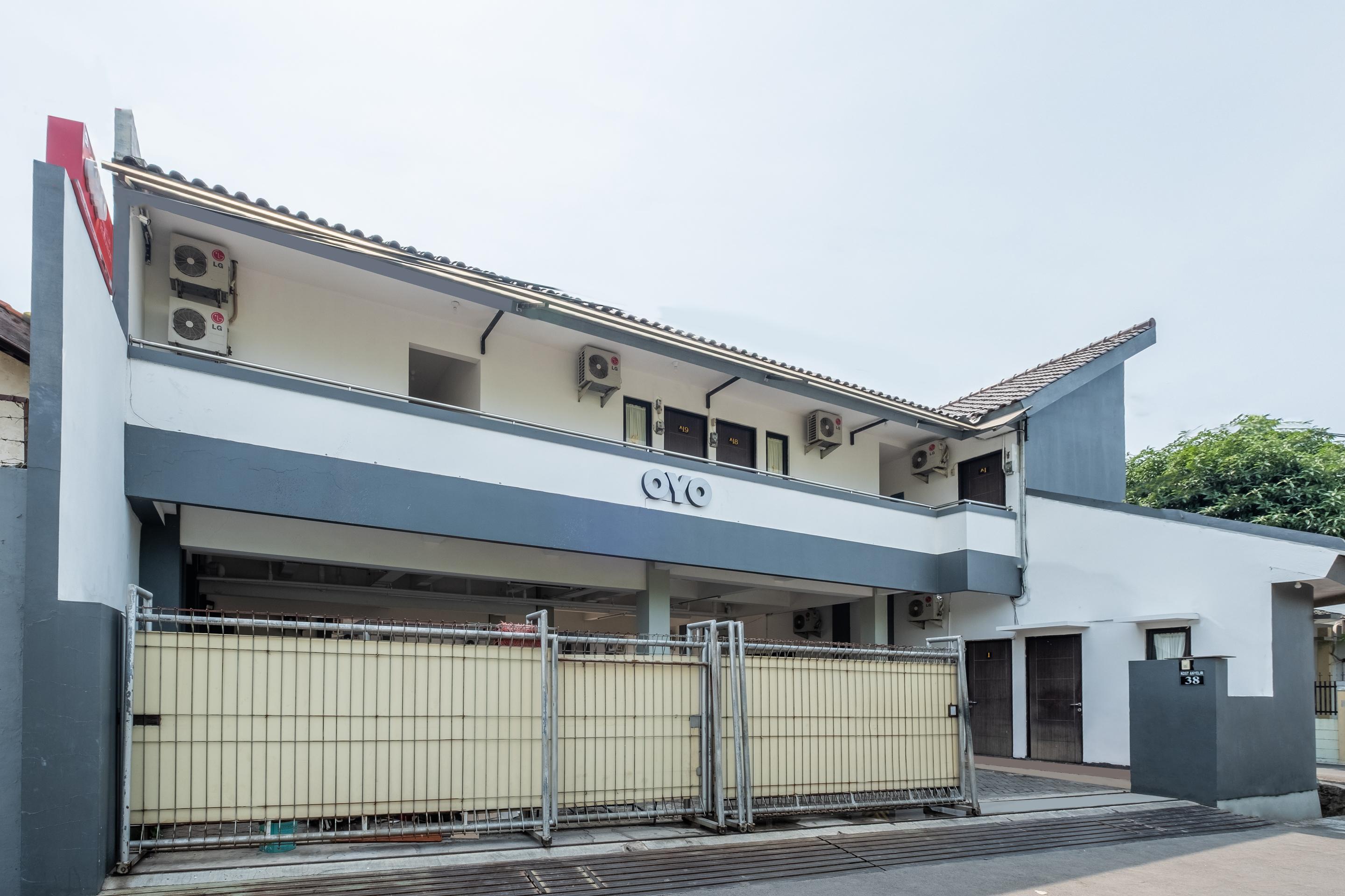 Oyo 1460 Anyelir Residence Cirebon Esterno foto