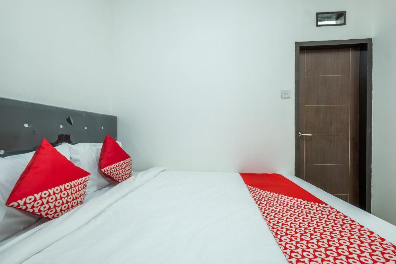 Oyo 1460 Anyelir Residence Cirebon Esterno foto